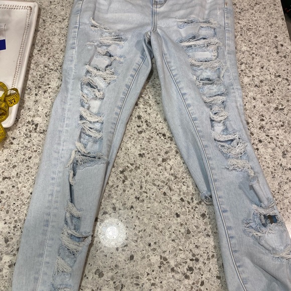 American Eagle Distressed Curvy Skinny Jegging - Picture 6 of 7